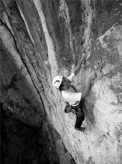 Nuova via sul Monte Colodri per Antonini e Calzà - Massimo Antonini e Giampaolo ‘Trota’ Calzà hanno aperto la Via Giovanni Segantini (280m, 6c+ max) sulla parete est del Monte Colodri (Arco, Trentino).