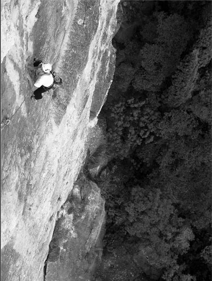 Nuova via sul Monte Colodri per Antonini e Calzà - Massimo Antonini e Giampaolo ‘Trota’ Calzà hanno aperto la Via Giovanni Segantini (280m, 6c+ max) sulla parete est del Monte Colodri (Arco, Trentino).