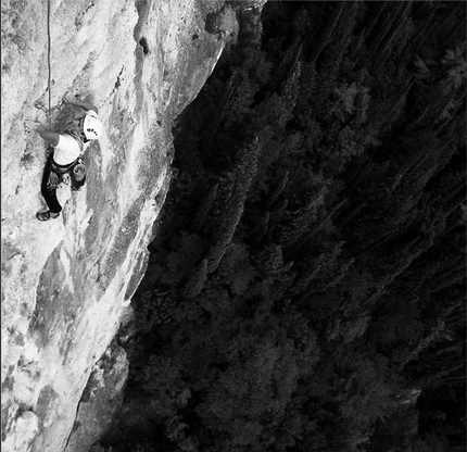 Nuova via sul Monte Colodri per Antonini e Calzà - Massimo Antonini e Giampaolo ‘Trota’ Calzà hanno aperto la Via Giovanni Segantini (280m, 6c+ max) sulla parete est del Monte Colodri (Arco, Trentino).