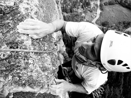 Nuova via sul Monte Colodri per Antonini e Calzà - Massimo Antonini e Giampaolo ‘Trota’ Calzà hanno aperto la Via Giovanni Segantini (280m, 6c+ max) sulla parete est del Monte Colodri (Arco, Trentino).