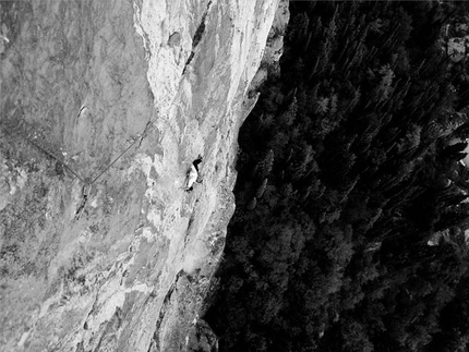 Nuova via sul Monte Colodri per Antonini e Calzà - Massimo Antonini e Giampaolo ‘Trota’ Calzà hanno aperto la Via Giovanni Segantini (280m, 6c+ max) sulla parete est del Monte Colodri (Arco, Trentino).