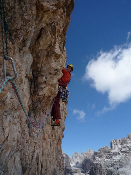 Tour estivo tra Mesules e Tre Cime - Il tour estivo in Dolomiti di Erik Svab con la prima salita in libera insieme a Martina Cufar della via “Diamante” (Meisules dala Biesces) e con Giovanni Renzi.la probabile prima ripetizione, libera e “a vista” della via “Killer” sulla Cima Piccolissima 