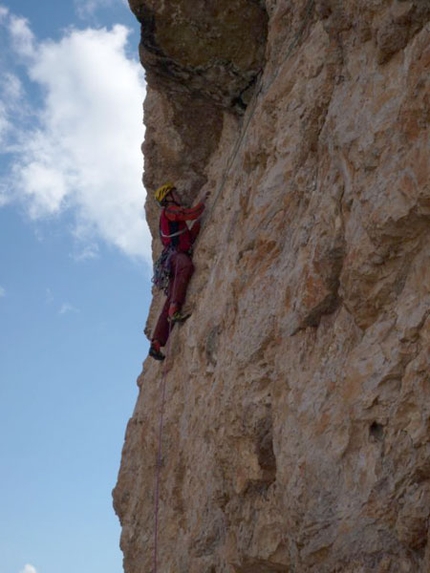 Tour estivo tra Mesules e Tre Cime - Il tour estivo in Dolomiti di Erik Svab con la prima salita in libera insieme a Martina Cufar della via “Diamante” (Meisules dala Biesces) e con Giovanni Renzi.la probabile prima ripetizione, libera e “a vista” della via “Killer” sulla Cima Piccolissima 