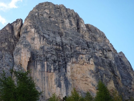 Tour estivo tra Mesules e Tre Cime - Il tour estivo in Dolomiti di Erik Svab con la prima salita in libera insieme a Martina Cufar della via “Diamante” (Meisules dala Biesces) e con Giovanni Renzi.la probabile prima ripetizione, libera e “a vista” della via “Killer” sulla Cima Piccolissima 