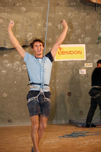 Coppa del mondo arrampicata Lead a Johanna Ernst e Jorg Verhoeven - Il 16/11/2008 a Kranj (Slovenia) l’austrica Johanna Ernst ha vinto la sesta e ultima prova della World Cup Lead davanti a Maja Vidmar e Akiyo Noguchi. In gara maschile lo sloveno Klemen Becan supera Jorg Verhoeven e Patxi Usobiaga. Con questo risultato la Ernst e Verhoeven si aggiudicano la loro prima Coppa del mondo Lead.