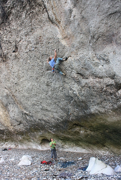 Neil Dyer adds Megalopa 8c+ to Lower Pen Trwyn, Wales