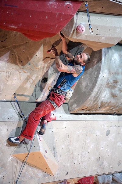 Coppa del mondo arrampicata Lead a Johanna Ernst e Jorg Verhoeven - Il 16/11/2008 a Kranj (Slovenia) l’austrica Johanna Ernst ha vinto la sesta e ultima prova della World Cup Lead davanti a Maja Vidmar e Akiyo Noguchi. In gara maschile lo sloveno Klemen Becan supera Jorg Verhoeven e Patxi Usobiaga. Con questo risultato la Ernst e Verhoeven si aggiudicano la loro prima Coppa del mondo Lead.