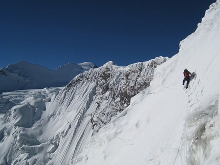 Slovenian climbs in Central Tien Shan - Last summer Ales Holc, Matej Smrkolj e Tadej Kriselj carried out the first ascent of Slovenian birthday party (TD+, 1000m) on the North Face of Pik Parashutny 5360m. Tine Marence and Andrej Magajne carried out the probabile first repeat of thee Slovenian Route on Pik Troglav and a quick ascent of Khan Tengry (7010m).