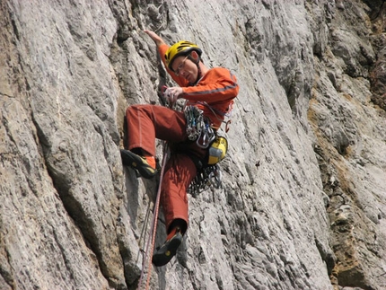 Dall'arrampicata trad di Pembroke agli strapiombi di Ospo - Il viaggio dei climber triestini Erik Švab e Igor Žerjal e degli sloveni Klemen Premrl, Miha Jazbec e Uroš Saksida per conoscere l’arrampicata “trad” sulle scogliere di Pembroke (Galles). Un “allenamento che a Svab ha fruttato una veloce ripetizione di “Bitka s stalaktiti” a Ospo (Slovenia).