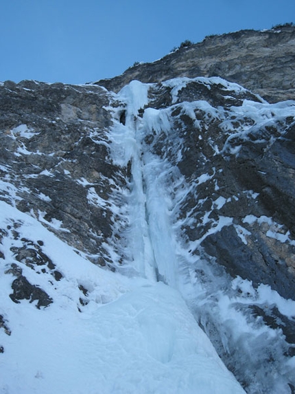 Per Leila and 2 new icefalls in Friuli - On 17/01/2009 Luca Vuerich and Marco Milanese carried out the first ascent of  'Per Leila' (120m, III/6+) in Val Riofreddo (Cima delle Cenge, Julian Alps). 0n 9/01, Luca Vuerich, Eros Busetto and Michele Martina made the first ascents of Eros and The Prophet (Fusine, Mangart, Julian Alps).