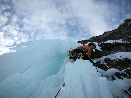 Per Leila and 2 new icefalls in Friuli - On 17/01/2009 Luca Vuerich and Marco Milanese carried out the first ascent of  'Per Leila' (120m, III/6+) in Val Riofreddo (Cima delle Cenge, Julian Alps). 0n 9/01, Luca Vuerich, Eros Busetto and Michele Martina made the first ascents of Eros and The Prophet (Fusine, Mangart, Julian Alps).