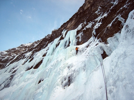 Per Leila and 2 new icefalls in Friuli - On 17/01/2009 Luca Vuerich and Marco Milanese carried out the first ascent of  'Per Leila' (120m, III/6+) in Val Riofreddo (Cima delle Cenge, Julian Alps). 0n 9/01, Luca Vuerich, Eros Busetto and Michele Martina made the first ascents of Eros and The Prophet (Fusine, Mangart, Julian Alps).