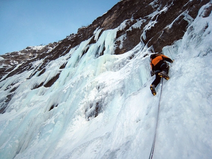 Per Leila and 2 new icefalls in Friuli - On 17/01/2009 Luca Vuerich and Marco Milanese carried out the first ascent of  'Per Leila' (120m, III/6+) in Val Riofreddo (Cima delle Cenge, Julian Alps). 0n 9/01, Luca Vuerich, Eros Busetto and Michele Martina made the first ascents of Eros and The Prophet (Fusine, Mangart, Julian Alps).