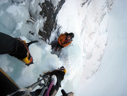 Per Leila and 2 new icefalls in Friuli - On 17/01/2009 Luca Vuerich and Marco Milanese carried out the first ascent of  'Per Leila' (120m, III/6+) in Val Riofreddo (Cima delle Cenge, Julian Alps). 0n 9/01, Luca Vuerich, Eros Busetto and Michele Martina made the first ascents of Eros and The Prophet (Fusine, Mangart, Julian Alps).