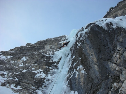 Per Leila and 2 new icefalls in Friuli - On 17/01/2009 Luca Vuerich and Marco Milanese carried out the first ascent of  'Per Leila' (120m, III/6+) in Val Riofreddo (Cima delle Cenge, Julian Alps). 0n 9/01, Luca Vuerich, Eros Busetto and Michele Martina made the first ascents of Eros and The Prophet (Fusine, Mangart, Julian Alps).