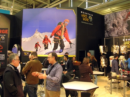 ISPO Monaco. Ma dov'è questa crisi? - Si è appena chiuso l'Ispo winter 2009, il grande salone dell'outdoor di Monaco salutato anche quest'anno da un successo di espositori e visitatori. Noi cerchiamo di fare un piccolo punto delle novità e del trend 