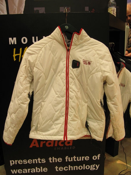 ISPO Monaco. Ma dov'è questa crisi? - Si è appena chiuso l'Ispo winter 2009, il grande salone dell'outdoor di Monaco salutato anche quest'anno da un successo di espositori e visitatori. Noi cerchiamo di fare un piccolo punto delle novità e del trend 