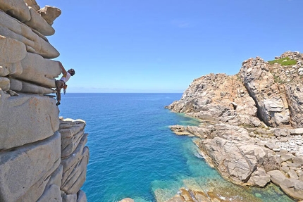 Trad climbing at Capo Pecora, Sardinia