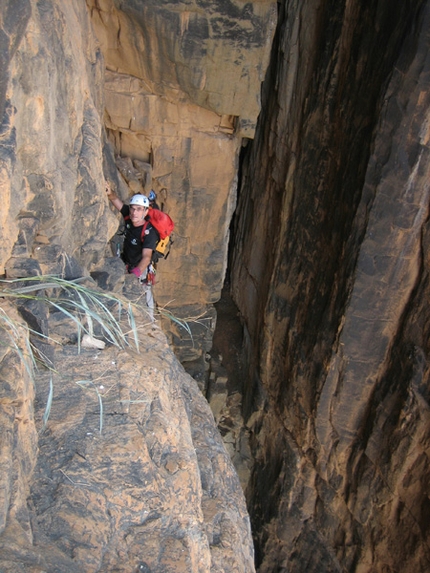 Mali verticale - Il racconto di un viaggio di arrampicata in Mali alle Aiguilles du Garmi, meglio conosciuto come Mano di Fatima, a cura di Alessandro Beber.