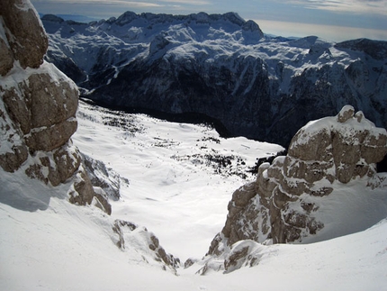 Jof di Montasio, prima discesa con gli sci dalla parete sud per Vuerich - Luca Vuerich ha realizzato la prima discesa con gli sci della parete sud dello Jof di Montasio 2753 m (Alpi Giulie).