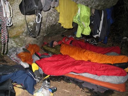 First ascents in Piritas Valley, Rio Turbio, Patagonia - In February a small American team of climbers carried out a first ascent of Voces en la Noche, (V 5.11 A0) on Pirita Right in the remote Argentian Piritas Valley, Rio Turbio, while a Canadian team produced Todos los Caballos Lindos (5.11-) on Pirita Central.