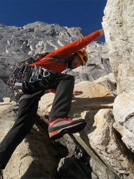 First ascents in Piritas Valley, Rio Turbio, Patagonia - In February a small American team of climbers carried out a first ascent of Voces en la Noche, (V 5.11 A0) on Pirita Right in the remote Argentian Piritas Valley, Rio Turbio, while a Canadian team produced Todos los Caballos Lindos (5.11-) on Pirita Central.