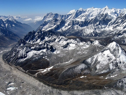 Jobo Rinjang first ascent by Joseph Puryear and David Gottlieb - Americans Joseph Puryear and David Gottlieb have made the first ascent of Jobo Rinjang (6,778 meters) via the direct South Face. This mountain is a satellite summit in the Lunag massif, Khumbu Region of Nepal.