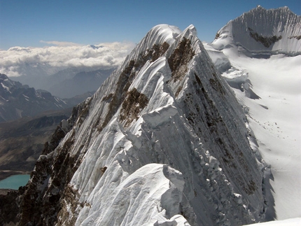 Jobo Rinjang first ascent by Joseph Puryear and David Gottlieb - Americans Joseph Puryear and David Gottlieb have made the first ascent of Jobo Rinjang (6,778 meters) via the direct South Face. This mountain is a satellite summit in the Lunag massif, Khumbu Region of Nepal.