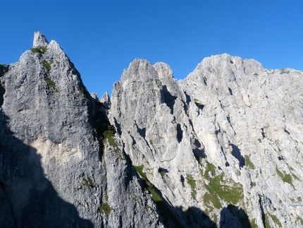 Spigolo Nord, Torre Costanza, Grignetta, Saverio De Toffol, Jorge Leonel Palacios - Da sinistra La Mongolfiera, Piramide Casati, Torrione Palma e la cima della Grigna Meridionale. visti dalla Torre Costanza