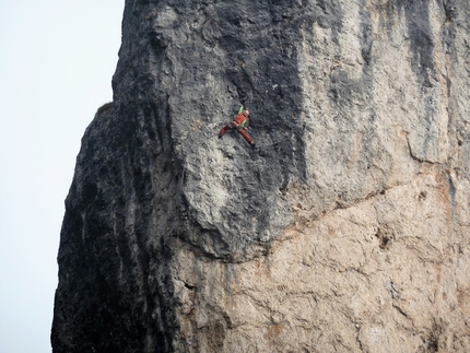 Spigolo Nord, Torre Costanza, Grignetta, Saverio De Toffol, Jorge Leonel Palacios - Giovanni Rivolta sale a vista il secondo tiro (VII+) di 'A Cavallo della Tigre' alla Torre Costanza in Grignetta