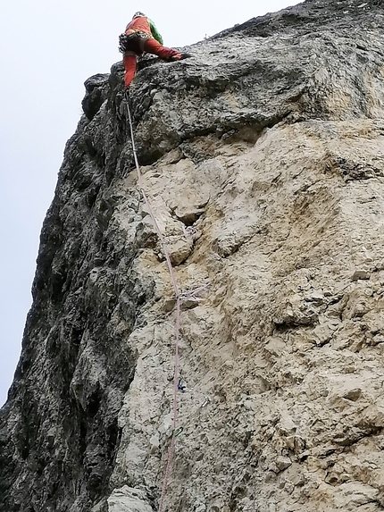 Spigolo Nord, Torre Costanza, Grignetta, Saverio De Toffol, Jorge Leonel Palacios - Giovanni Rivolta sale a vista il secondo tiro (VII+) di 'A Cavallo della Tigre' alla Torre Costanza in Grignetta