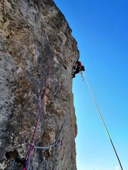 Spigolo Nord, Torre Costanza, Grignetta, Saverio De Toffol, Jorge Leonel Palacios - In apertura sul secondo tiro di 'A Cavallo della Tigre', Torre Costanza, Grignetta (Saverio De Toffol, Jorge Leonel Palacios 2022)