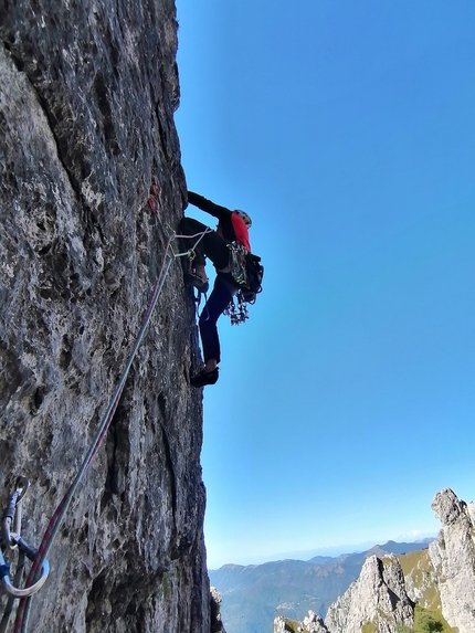 Spigolo Nord, Torre Costanza, Grignetta, Saverio De Toffol, Jorge Leonel Palacios - In apertura sul primo tiro di 'A Cavallo della Tigre', Torre Costanza, Grignetta (Saverio De Toffol, Jorge Leonel Palacios 2022)