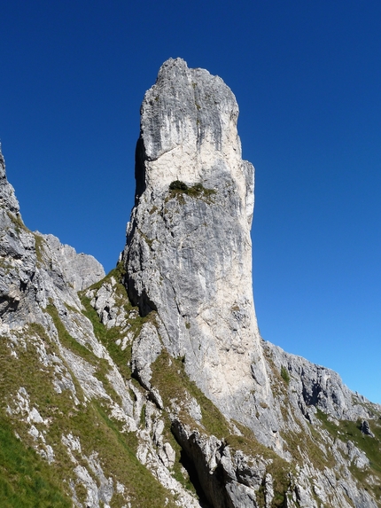 Spigolo Nord, Torre Costanza, Grignetta, Saverio De Toffol, Jorge Leonel Palacios - Torre Costanza in Grignetta. Lo Spigolo Nord a sinistra e la parete Ovest