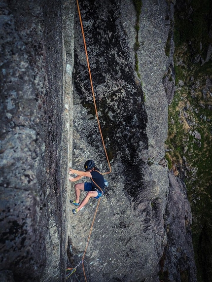 Watch Mat Wright run it out on Magical Thinking, bold E10 at Pavey Ark