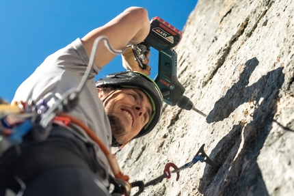 Vallaccia, Dolomites, Torre di Mezzaluna, Angelo Contessi, Leo Gheza, Monologica - Angelo Contessi and Leo Gheza making the first ascent of Via Monologica on Torre di Mezzaluna in Vallaccia (Dolomites)