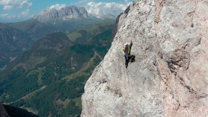 Vallaccia, Dolomiti, Torre di Mezzaluna, Angelo Contessi, Leo Gheza, Monologica - Angelo Contessi e Leo Gheza in apertura su Via Monologica alla Torre di Mezzaluna in Vallaccia (Dolomiti)