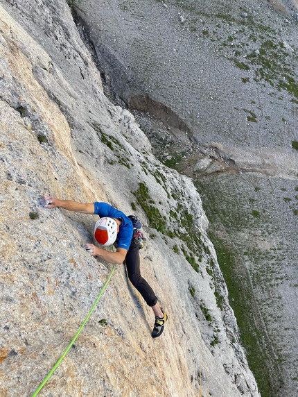 Vallaccia, Dolomiti, Torre di Mezzaluna, Angelo Contessi, Leo Gheza, Monologica - In apertura su Via Monologica alla Torre di Mezzaluna in Vallaccia (Dolomiti)