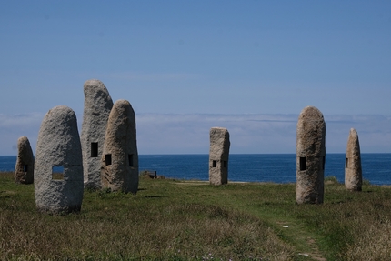 Cammino Inglese, Cammino di Santiago, Alberto Sciamplicotti - Cammino Inglese: a Coruna, sospesi quasi fra terra, aria e mare megalitici guardiani scrutano l’orizzonte