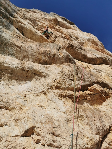 Furcia Rossa, Dolomiti, Hubert Eisendle, Simon Kehrer - L'apertura di Hinterm Horizont alla Furcia Rossa nelle Dolomiti (Hubert Eisendle, Simon Kehrer)