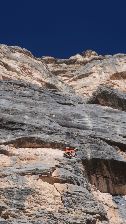 Furcia Rossa, Dolomiti, Hubert Eisendle, Simon Kehrer - L'apertura di Hinterm Horizont alla Furcia Rossa nelle Dolomiti (Hubert Eisendle, Simon Kehrer)