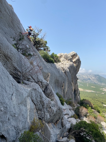 Tornanti, Cala Gonone, Sardegna, Filippo Manca - Ilaria Martinez chioda le nuove via ai Tornanti, Cala Gonone, Sardegna