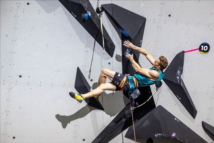 Jakob Schubert unschlagbar! Campione del Mondo Boulder & Lead 2023 e qualificato per Parigi 2024 con Colin Duffy e Tomoa Narasaki