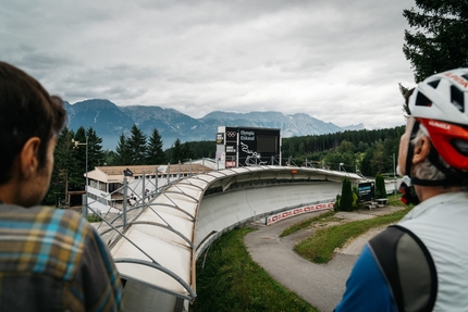 Marco Albino Ferrari, Pietro Lacasella, Cortina, Innsbruck - Pietro Lacasella e Marco Albino Ferrari osservano l'Olympia Eiskanal, l'impianto sportivo per il bob, slittino e skeleton situato a Igls, a pochi chilometri da Innsbruck in Austria