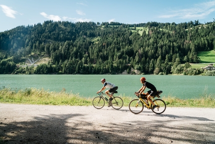 Marco Albino Ferrari, Pietro Lacasella, Cortina, Innsbruck - Marco Albino Ferrari e Pietro Lacasella in bici da Cortina a Innsbruck per il bob e le Olimpiadi 202