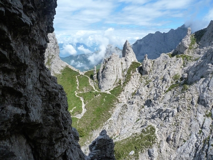 Torrione Clerici, Grigna Meridionale, Grignetta, Saverio De Toffol, Jorge Leonel Palacios - Il Colle Valsecchi visto dal Torrione Clerici.(Grigna Meridionale, Grignetta)