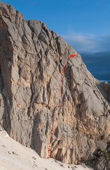 Gran Sasso - Geometrie esistenziali - Il tracciato di Geometrie esistenziali sulla Parete est Corno Piccolo, Gran Sasso (è indicato il punto del bivacco e il percorso di uscita fatto al buio).