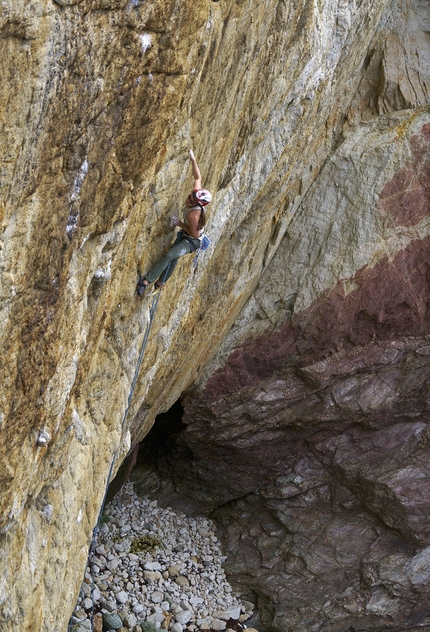 Caroline Ciavaldini repeats Olwen (E9), James Pearson repeats Prisoners of the sun (E10) at Rhoscolyn, Wales