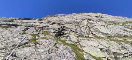 Qualido, Val di Mello, Val Masino, Impressioni di Settembre, Michele Cisana, Alessio Guzzetti, Paolo De Nuccio, Andrea Mastellaro - Sul dorso dell'elefante, 6° tiro della Via Impressioni di Settembre al Qualido in Val di Mello