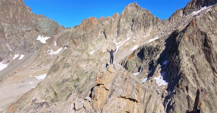 Benjamin Védrines completes fast Aiguille Dibona solo